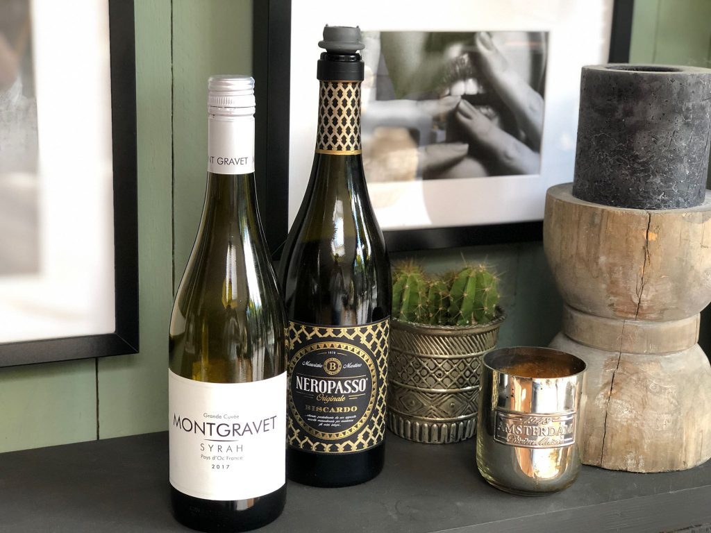 Hoe bewaar je een open fles wijn. Dit kan met een speciale vacuüm dop. 