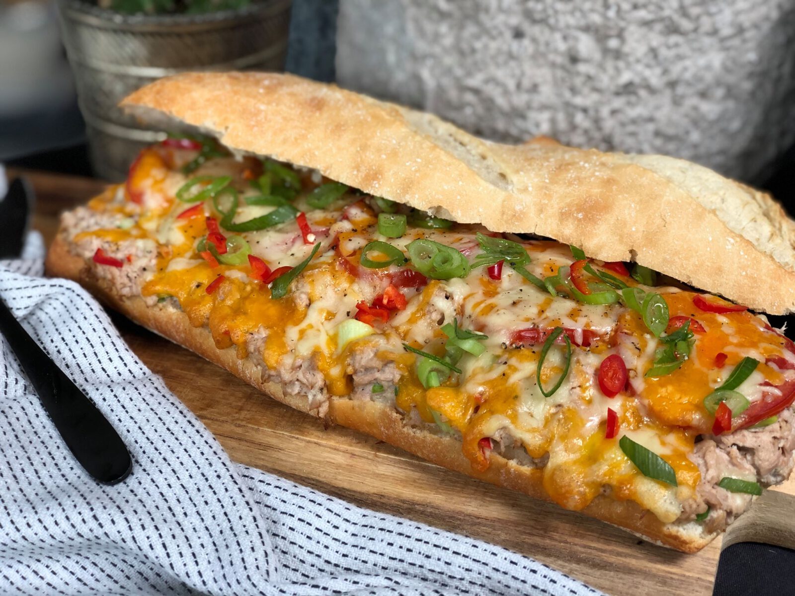 tuna melt maken met pittige tonijn en kaas