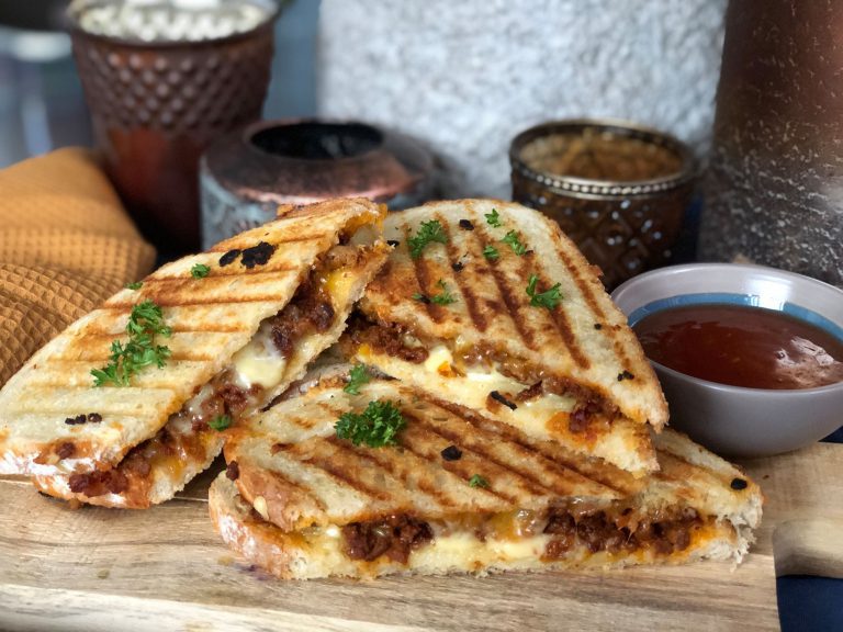 vlamtosti met pittig gehakt