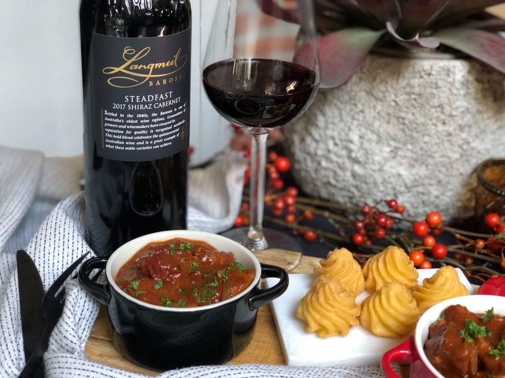 Kip in rode wijn gestoofd. Heerlijk met Kerst.