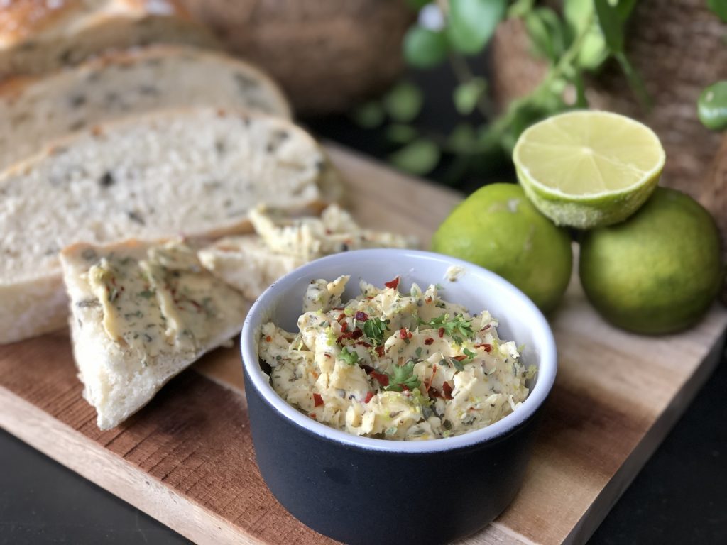 kruidenboter met citrus en knoflook. Lekker op stokbrood maar ook op een toastje