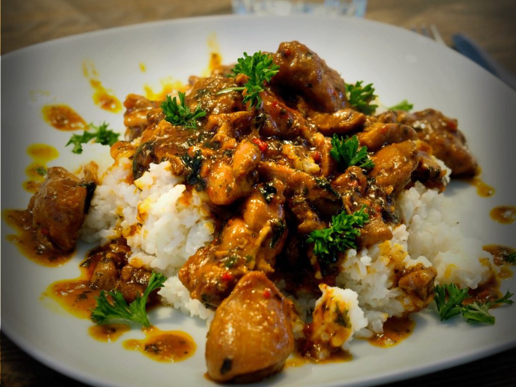 kruidige kip in kokosmelk 