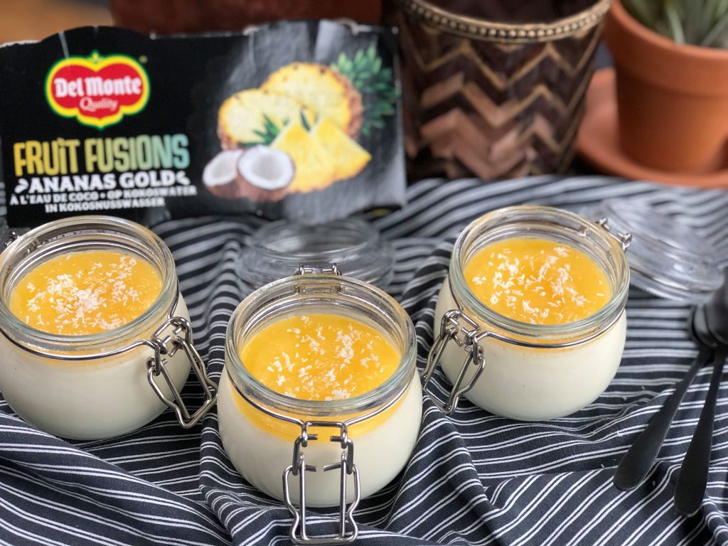 panna cotta met gepureerde ananas en kokos