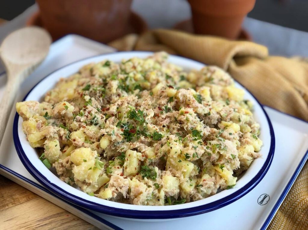 simpele aardappelsalade met tonijn