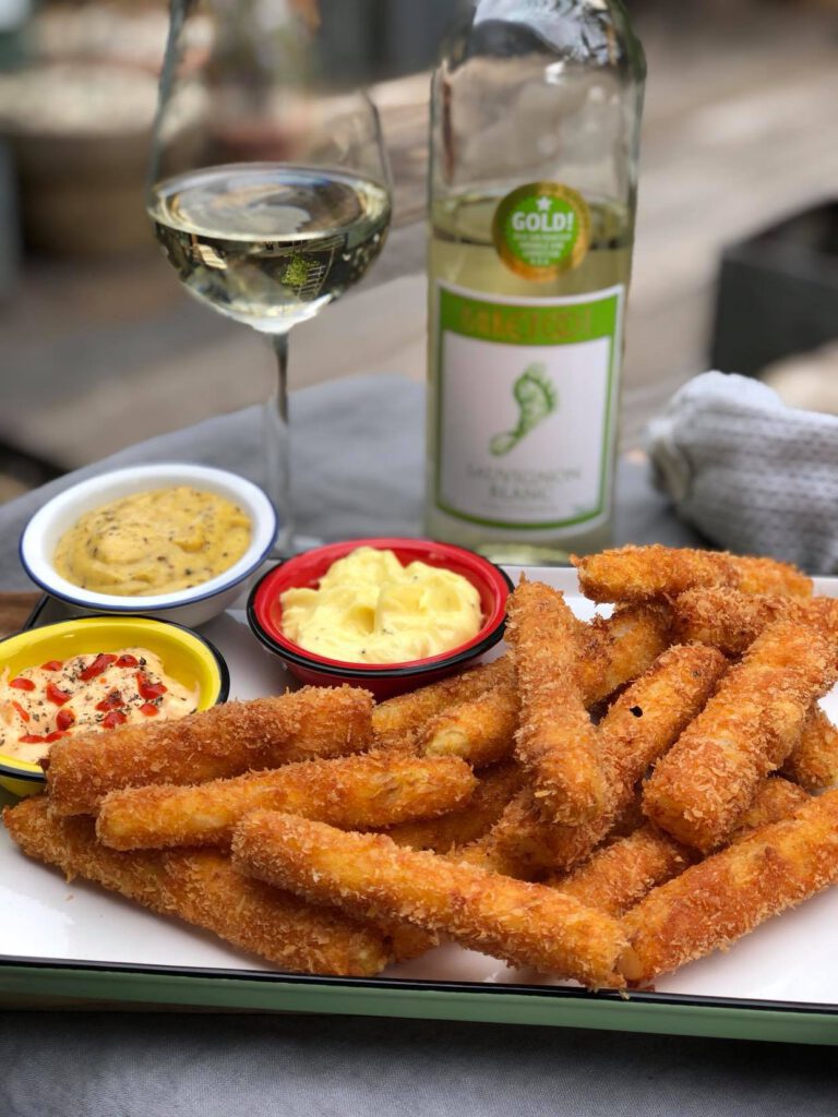 gefrituurde asperges met barefoot witte wijn