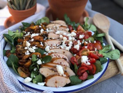 salade met gerookte kip en fetakaas