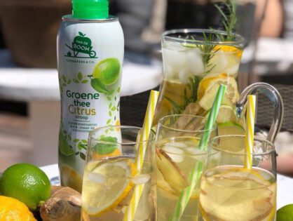 ijsthee limonade siroop met citroen en groene thee