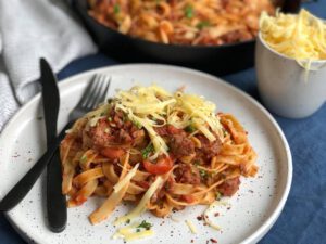 tagliatelle met verse worst