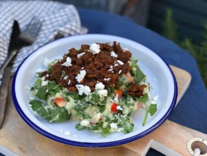 stamppot met rauwe spinazie, feta, paprika en pulled oats