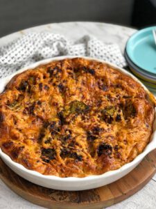 hartige taart met broccoli en kruidig gehakt