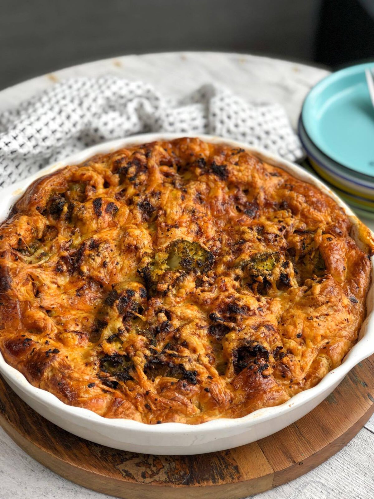 hartige taart met broccoli en kruidig gehakt