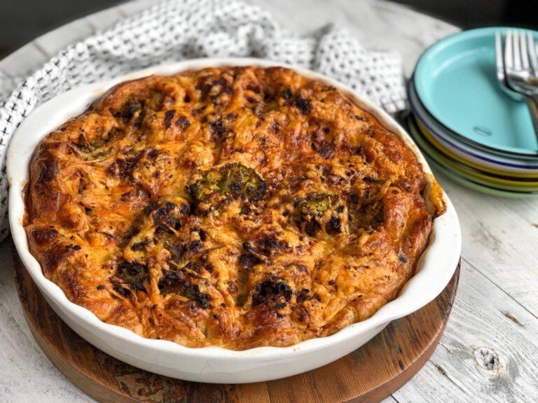 hartige taart met broccoli en gehakt