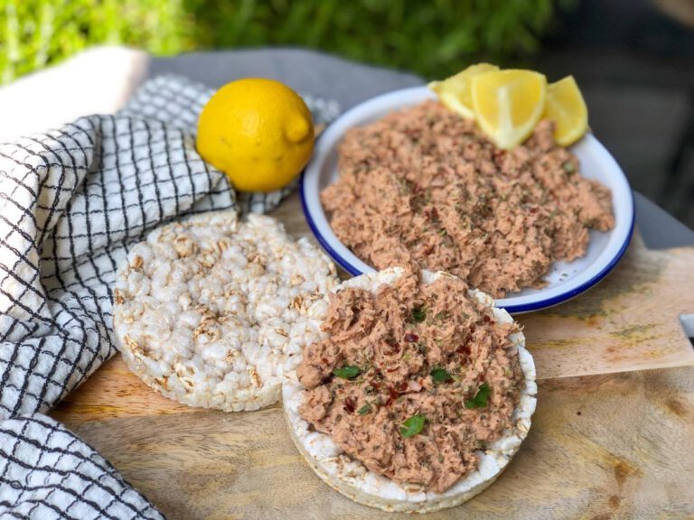 simpele tonijnsalade met Italiaanse kruiden en tomatenpuree