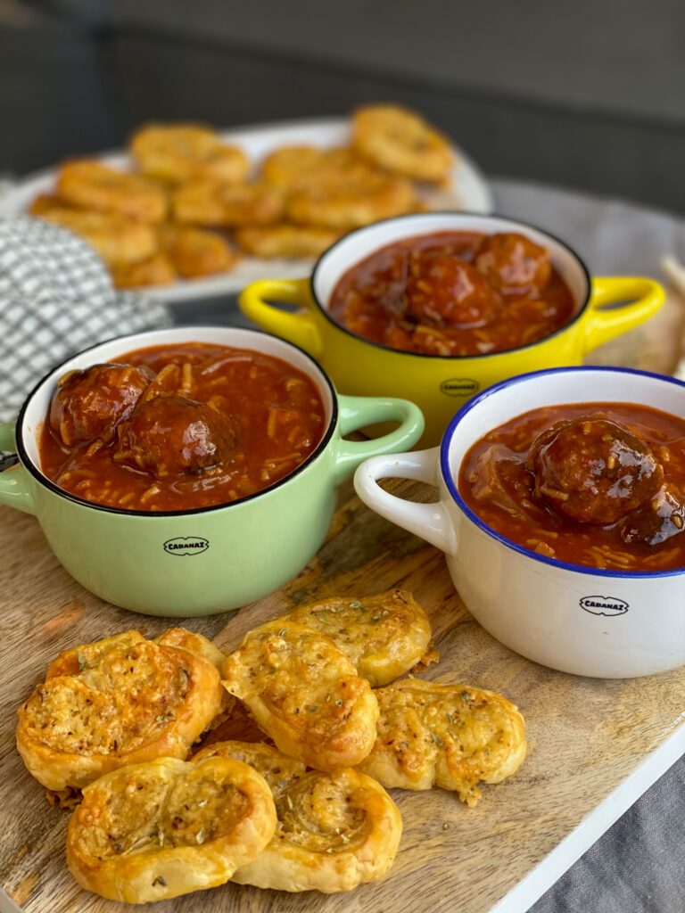 Chinese tomatensoep met kruidige gehaktballetjes