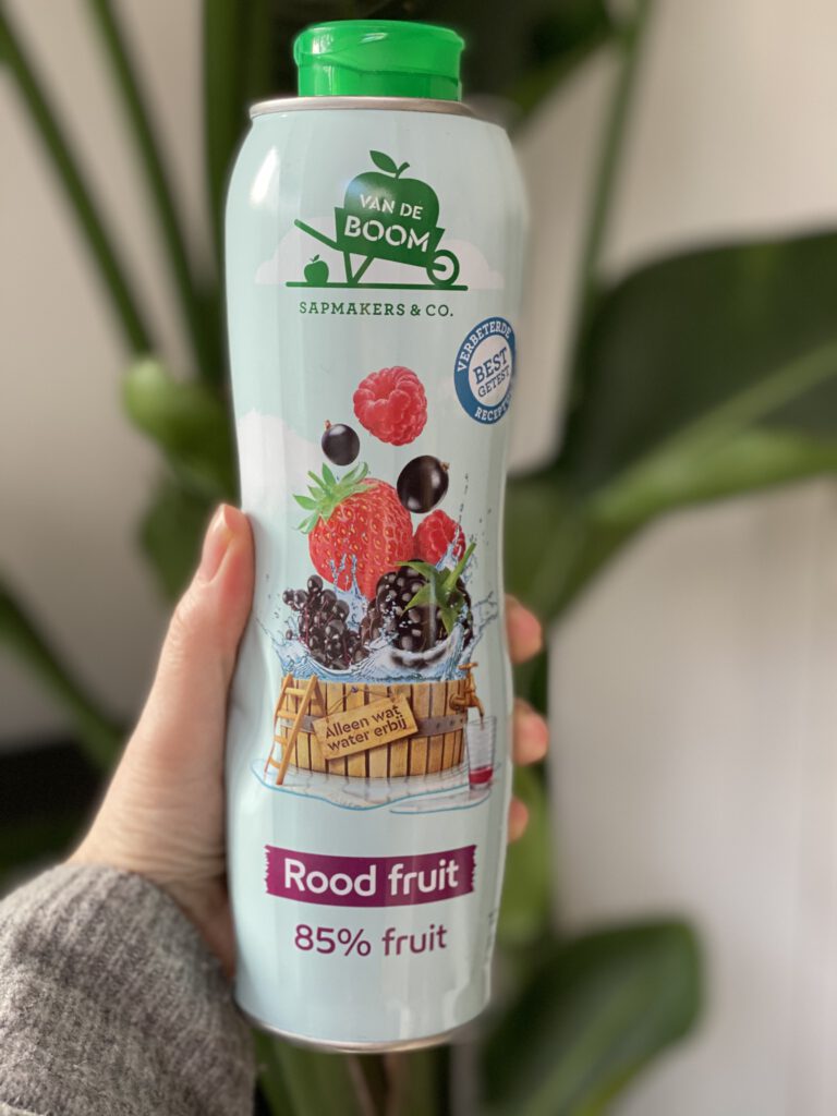 rood fruit limonadesiroop van Van de Boom