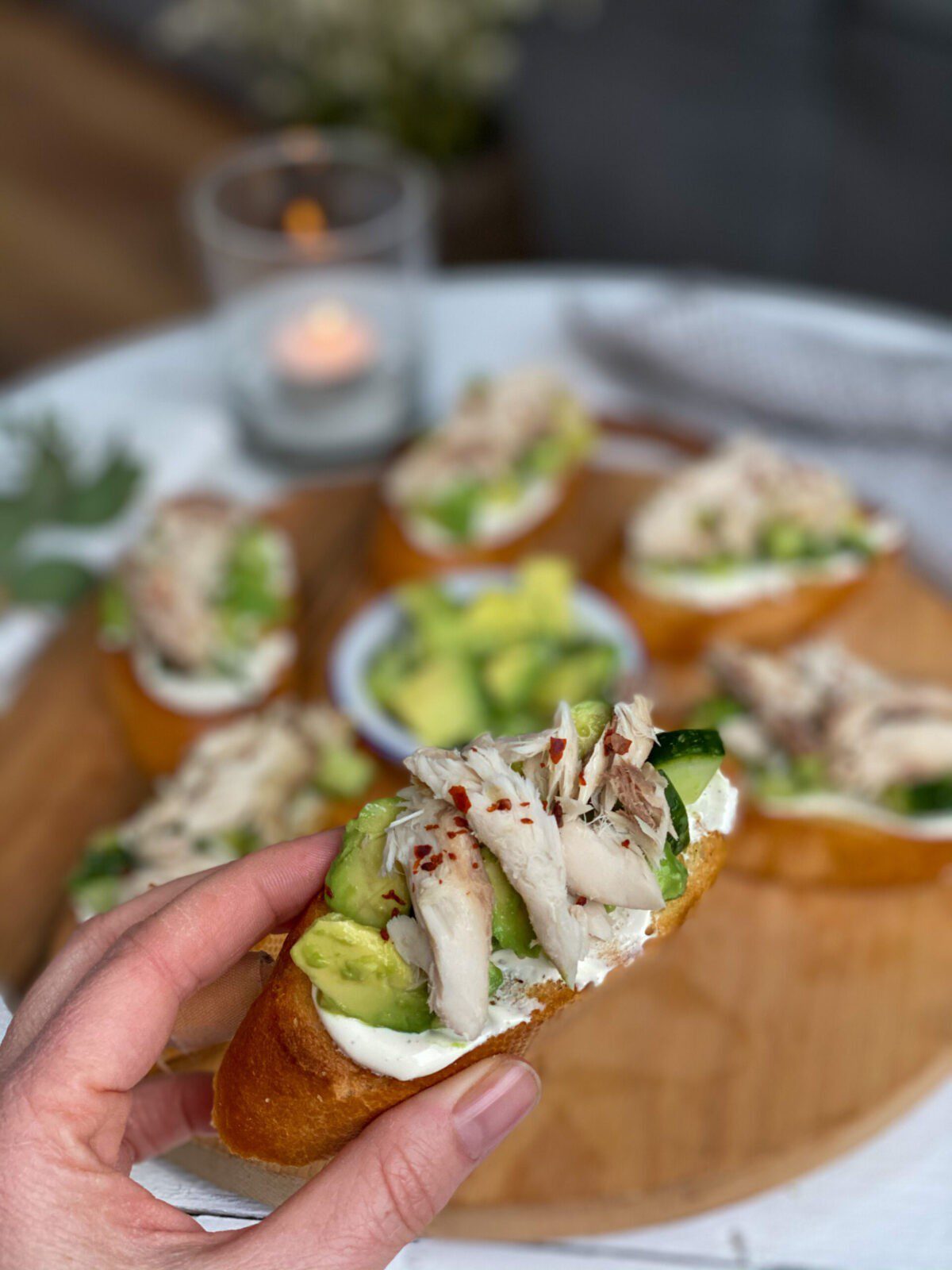 bruschetta met avocado en makreel maken