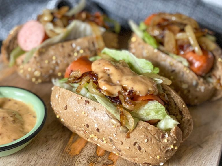 broodje rookworst met honing-mosterdsaus