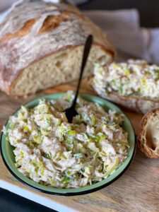 kip - prei salade maken