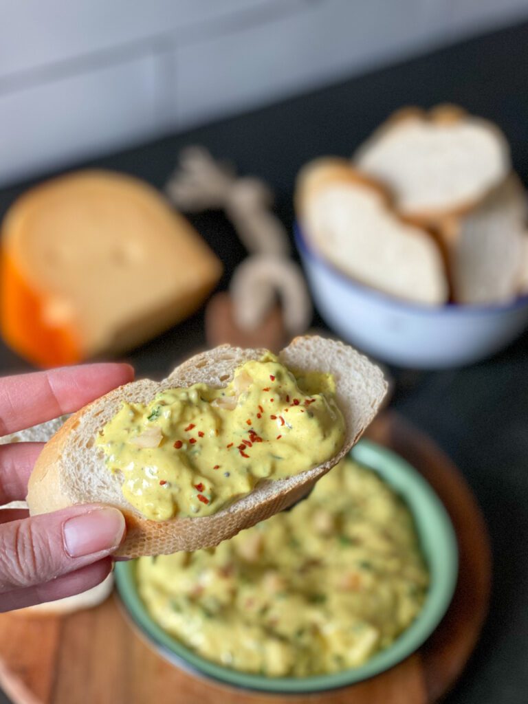 zelfgemaakte oude kaassalade