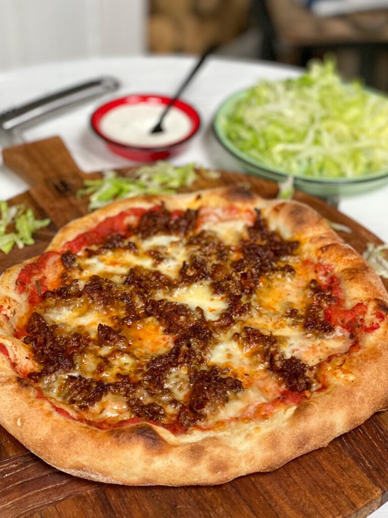 pizza met pittig gehakt