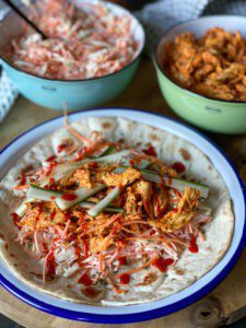 wraps met pulled chicken en coleslaw