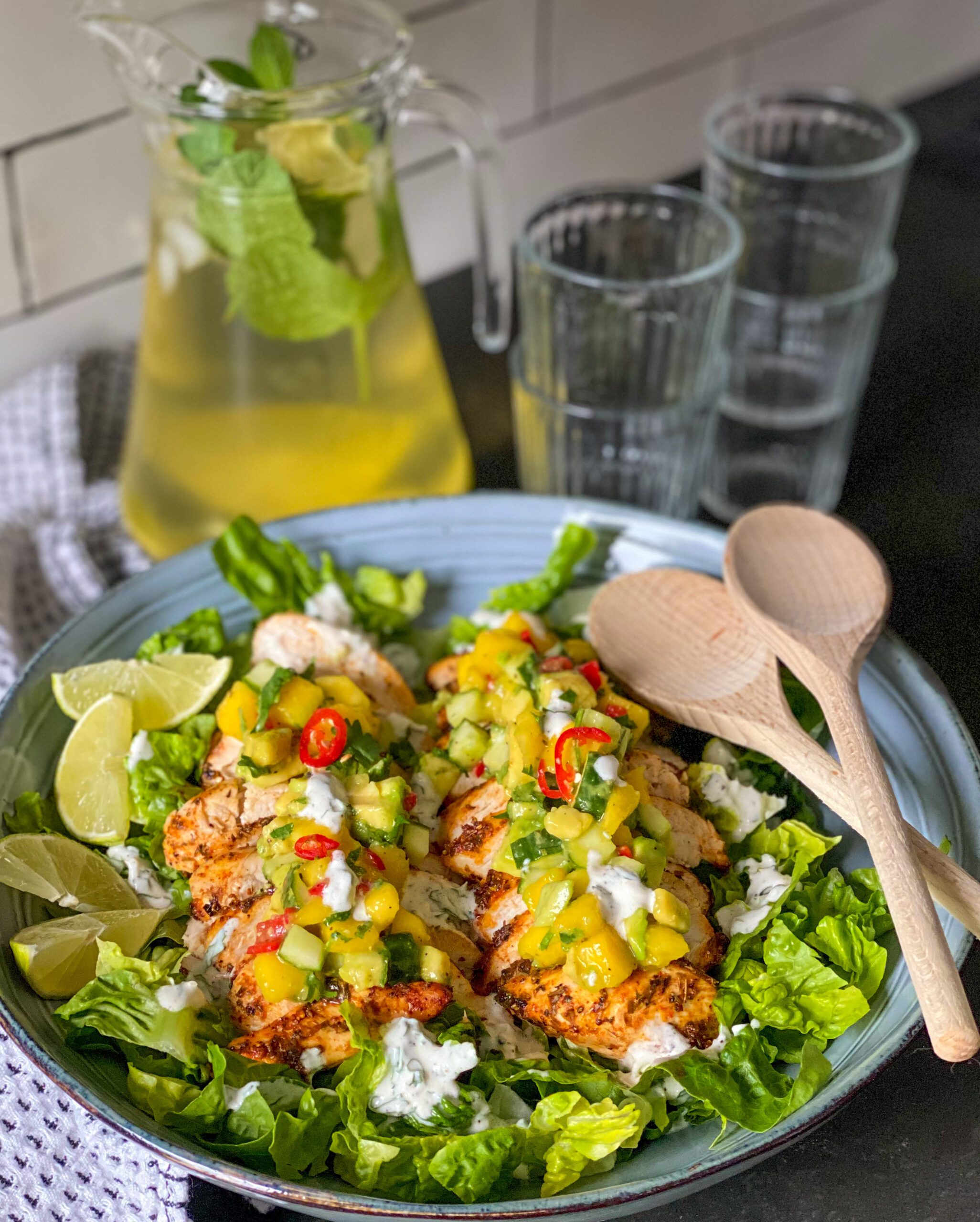 Gegrilde kip salade met mango salsa