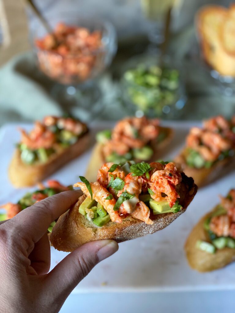bruschetta met pittige rivierkreeftjes