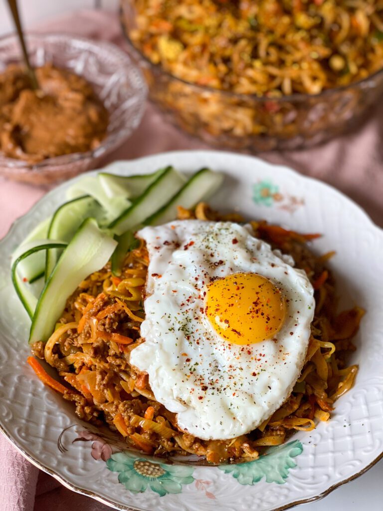 bami met gebakken ei