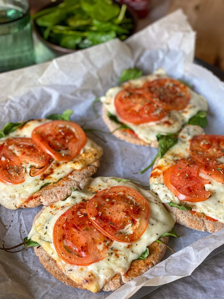 pita met spinazie kaas en tomaat 