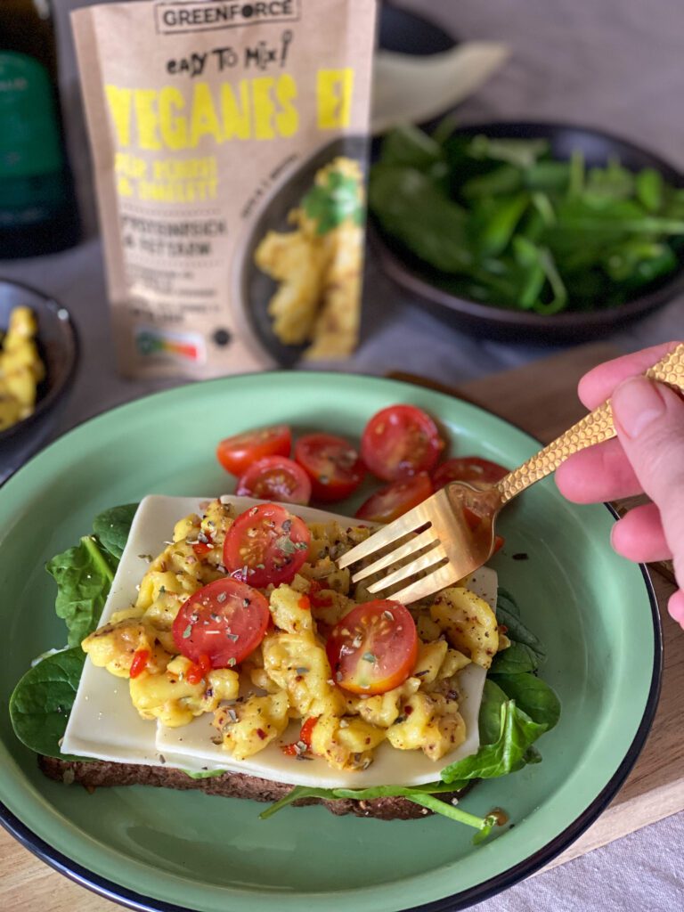 broodje vegan roerei met spinazie 