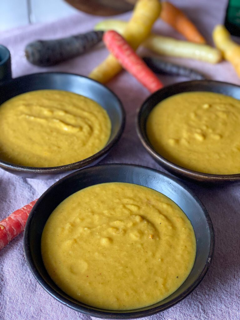 Romige en kruidige wortelsoep