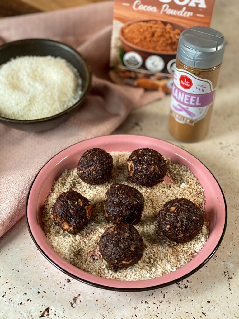 dadelballetjes met kaneel en amandel
