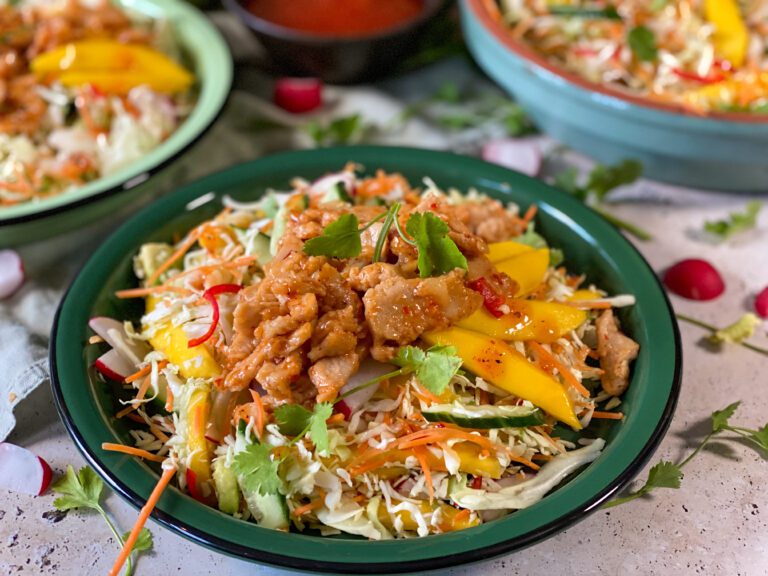 mango salade met chilisaus en vegetarische kip