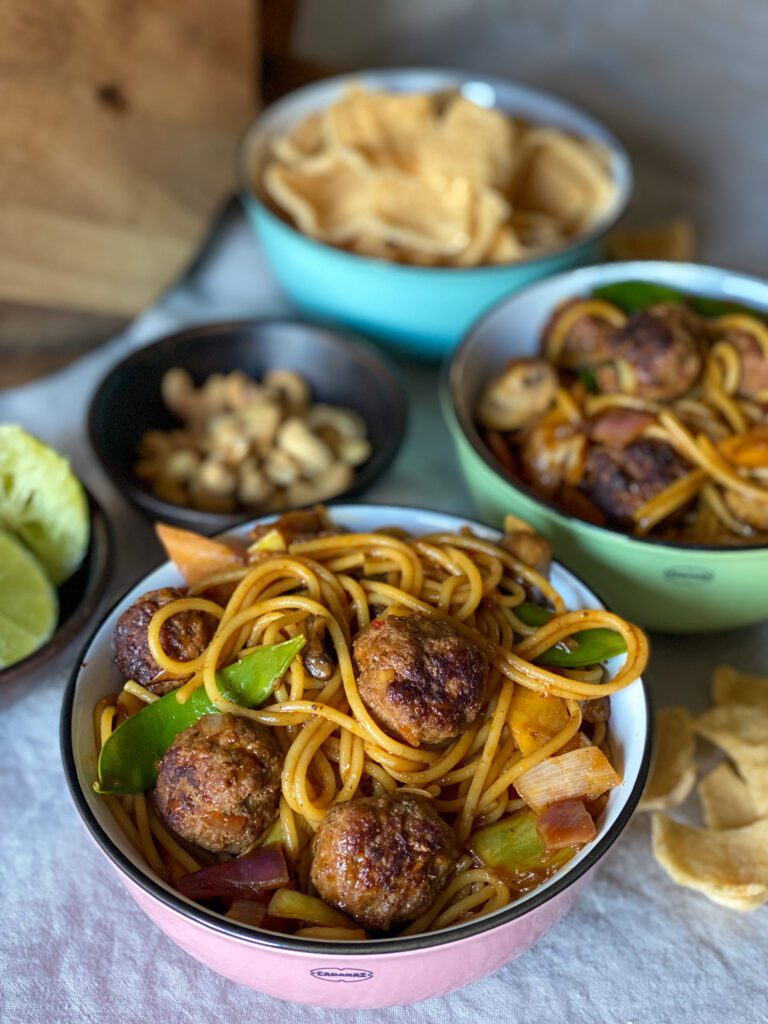 noedels met gehaktballetjes