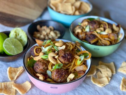 noedels met gehaktballetjes in zoet - pittige saus