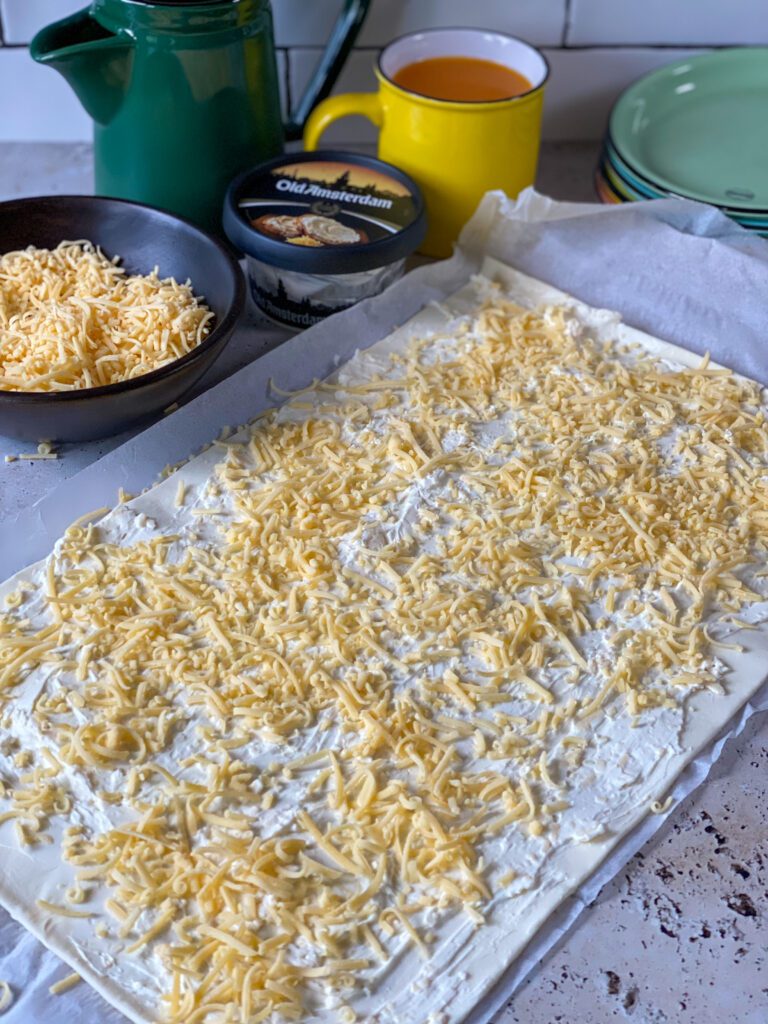 kaas rolletjes van bladerdeeg