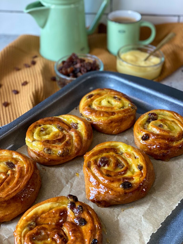 Koffiebroodjes maken van croissantdeeg