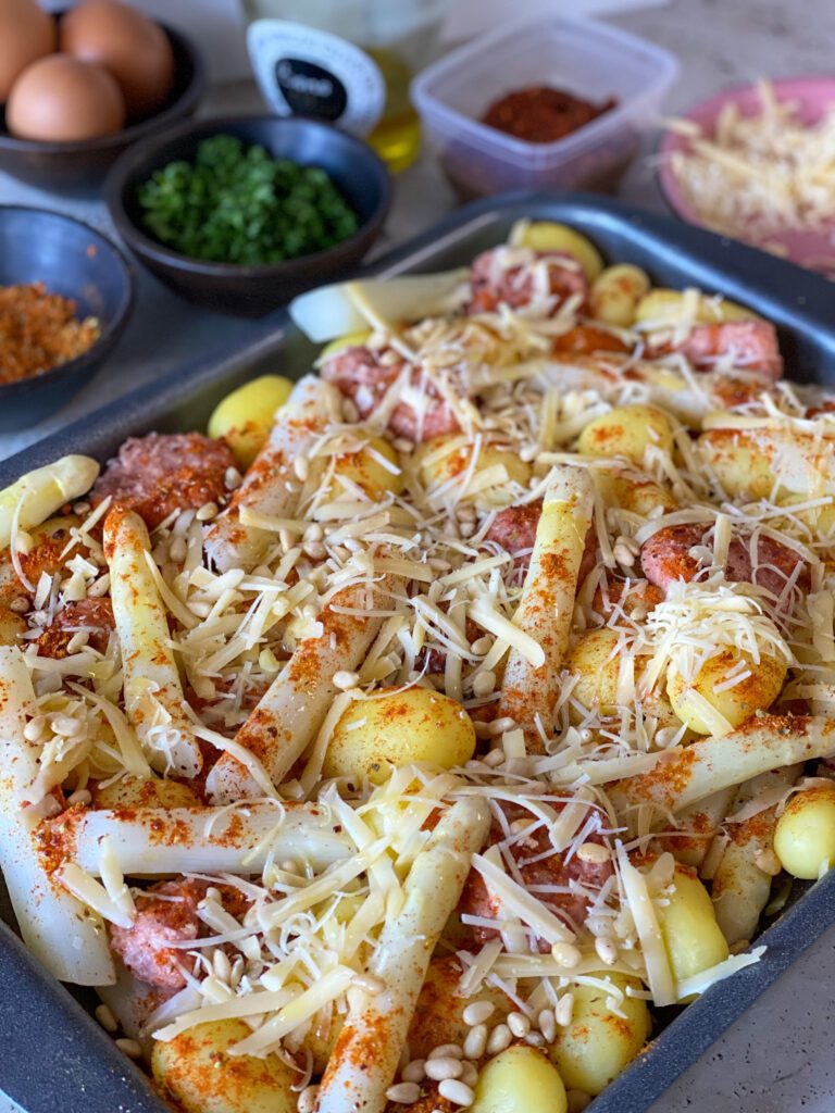 Witte asperges uit de oven met krieltjes