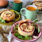 gevulde broodjes met ei en salami