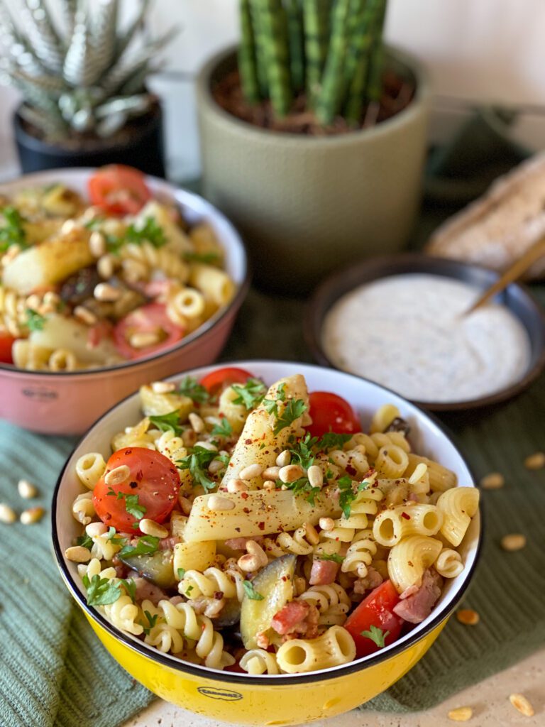 Pastasalade met witte asperges en aubergine