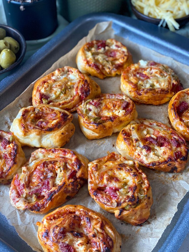 pizza rolletjes van bladerdeeg 