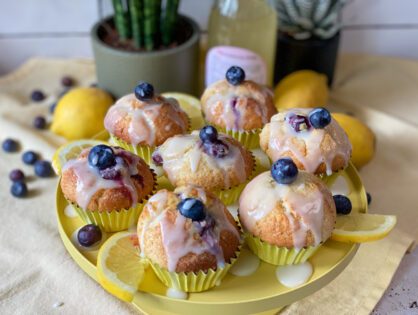cupcakes met citroen en blauwe bessen