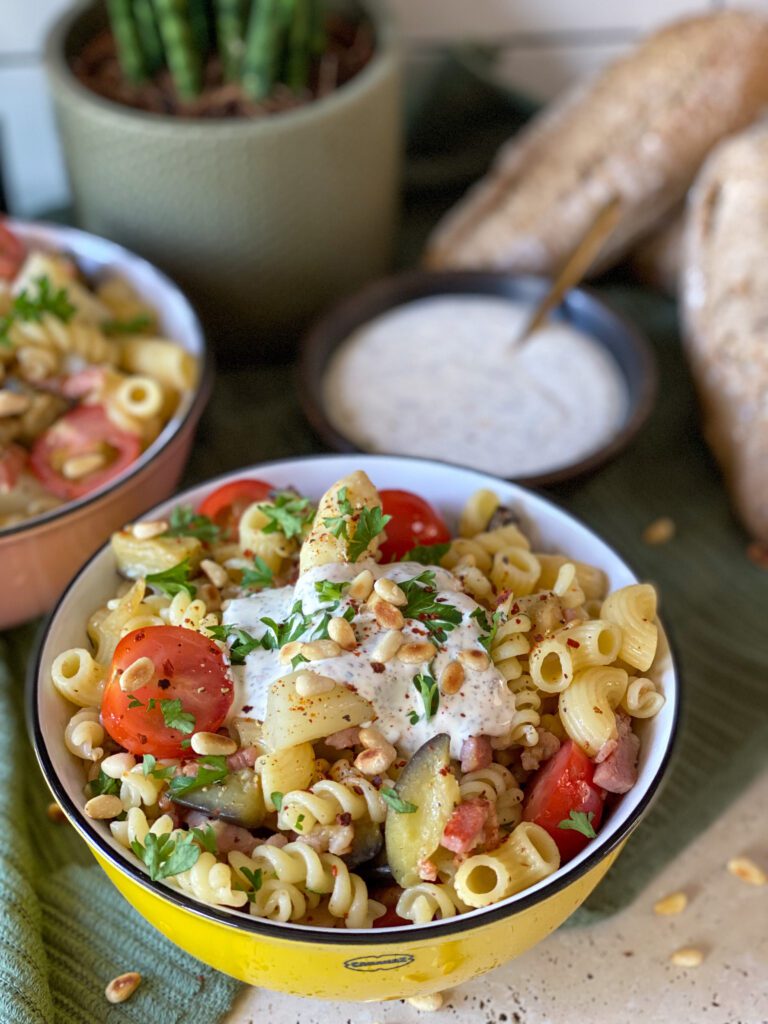 pastasalade met witte asperges en aubergine