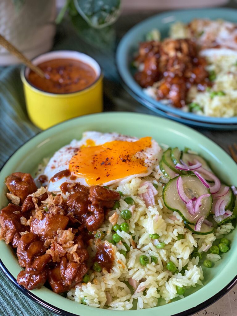 pinit rijst met kip ketjap en pindasaus