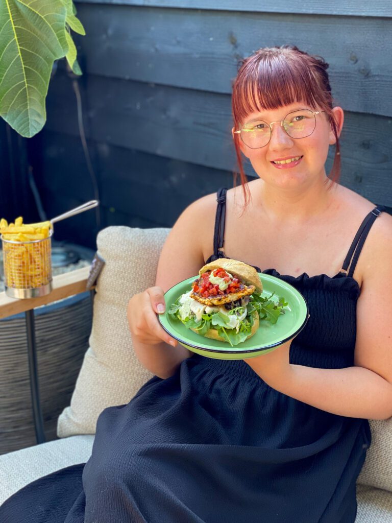 Gegrilde kipburger met tomatensalsa