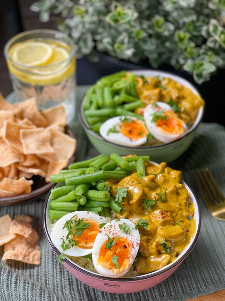 kip kerrie met rijst en boontjes 