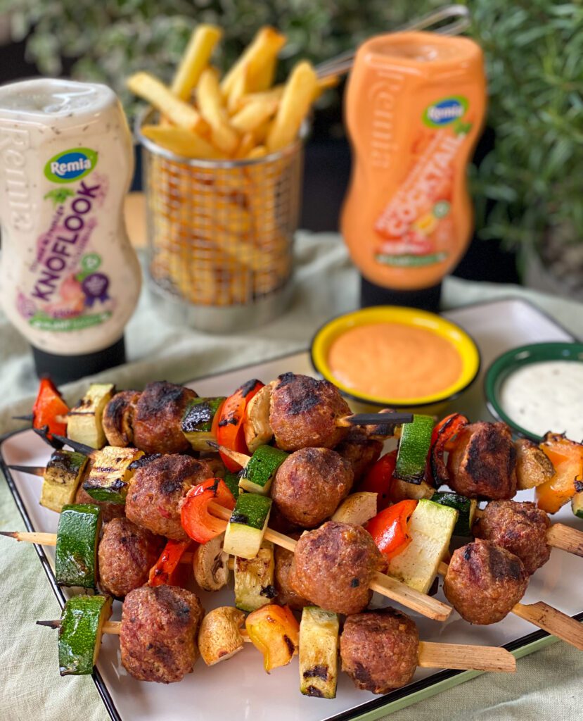 spiesjes met gehaktballetjes en groenten 