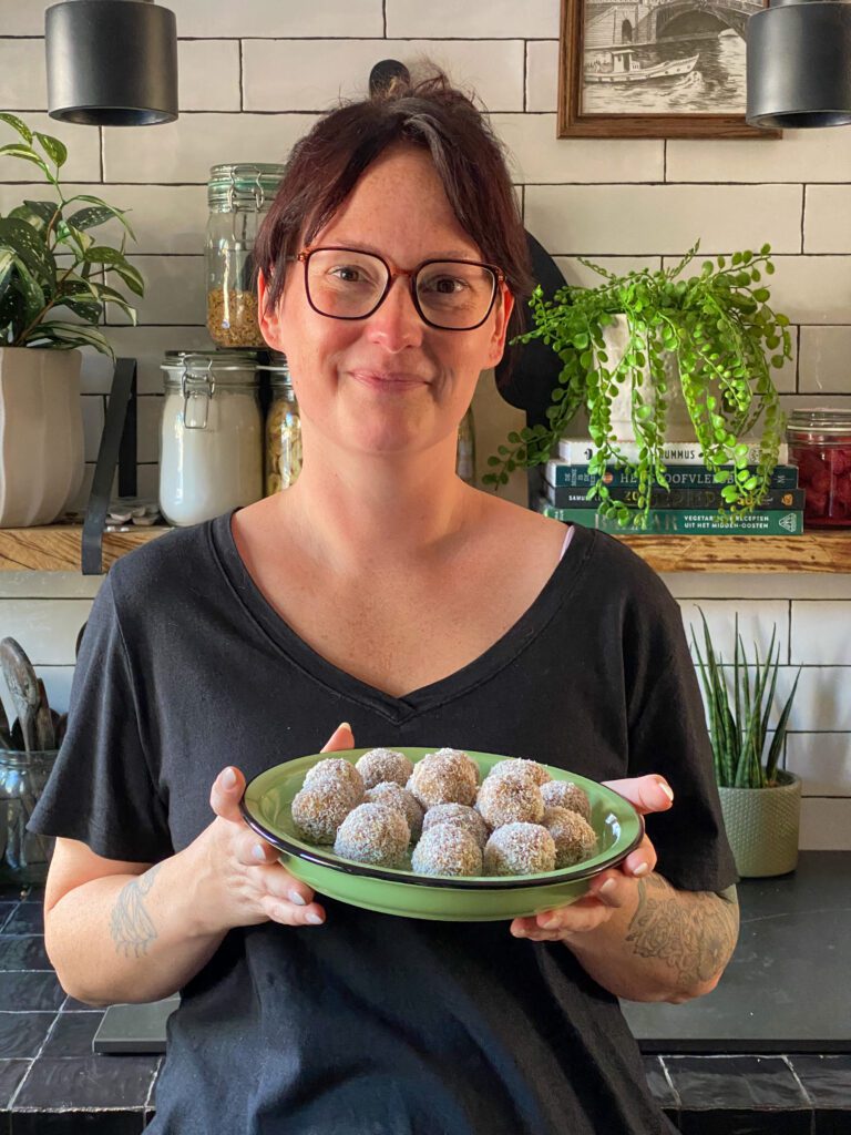 Dadelballetjes met citroen en hazelnoot