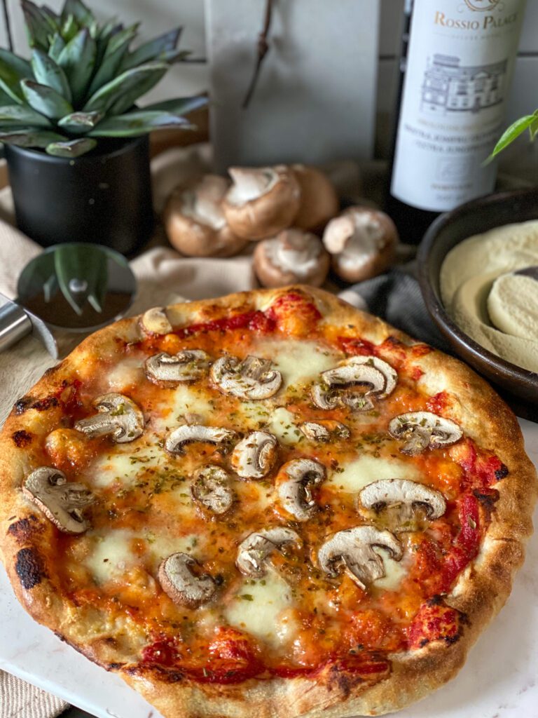 pizza met champignons en extra veel kaas 