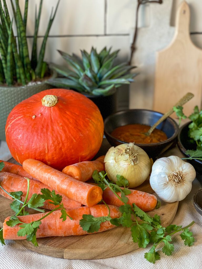 ingrediënten voor een soep met pompoen